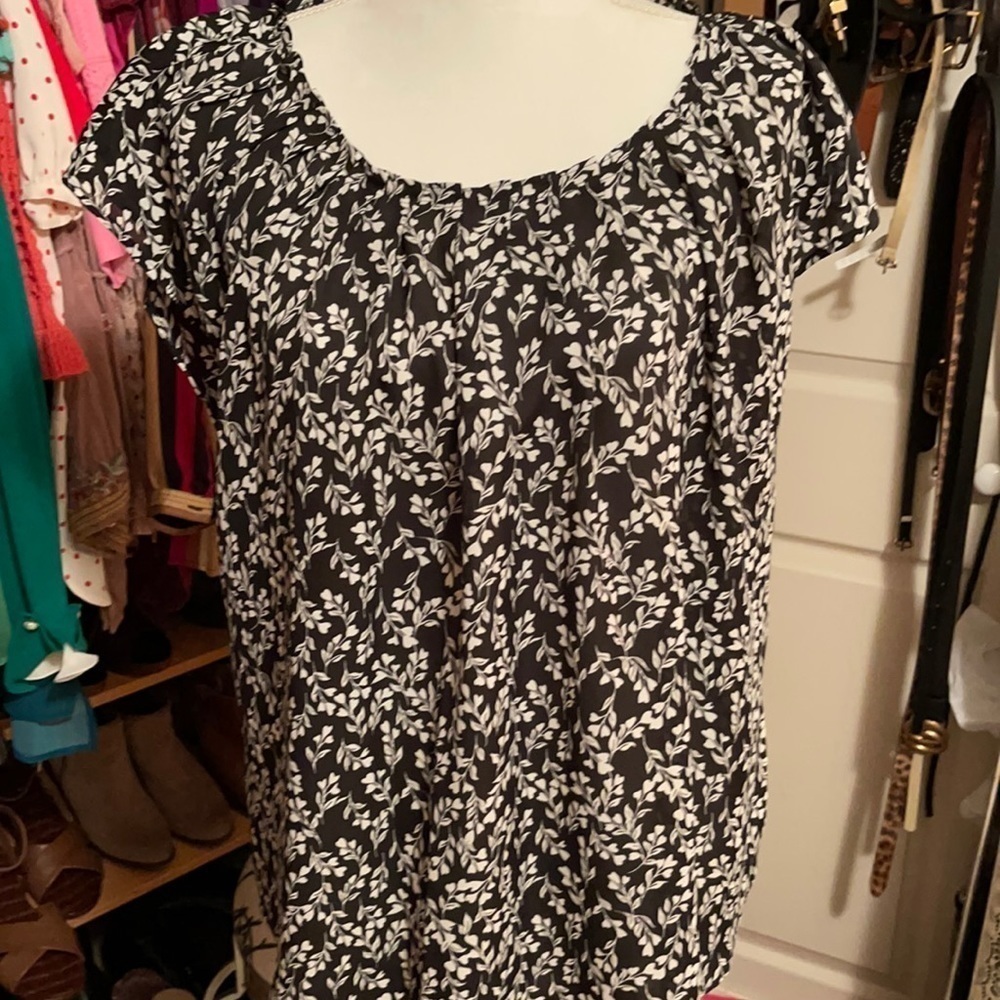Lauren Conrad white floral on black​​